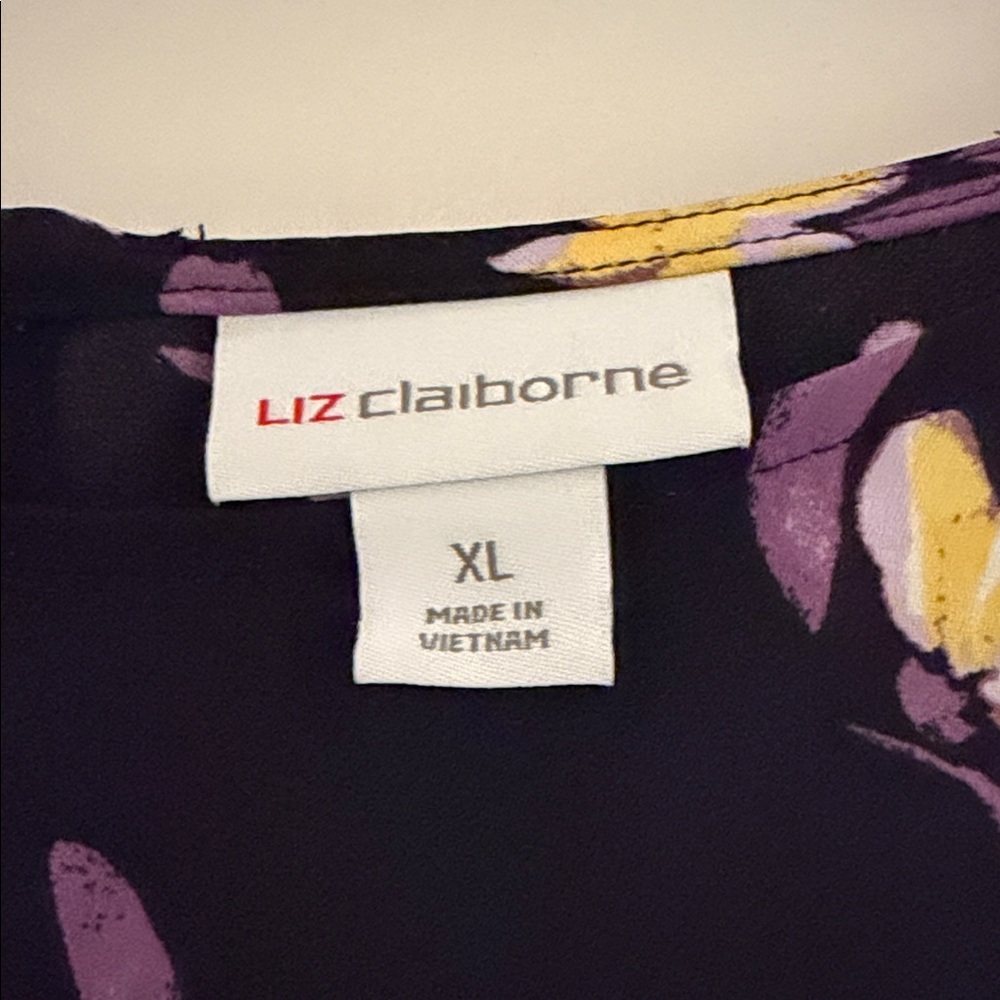 Liz Claiborne Sky Blue Pleated Short Sleeve Blouse and black flowered blouse - Picture 4 of 9